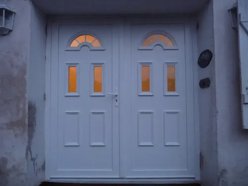 Porte bois, PVC et aluminium