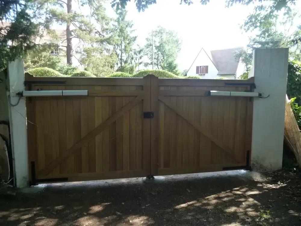 Portails et clôtures bois, PVC et aluminium